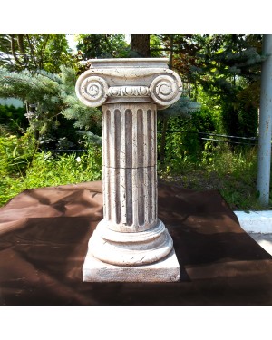 Керамическая колонна, пьедестал с ионической фронтальной капителью 